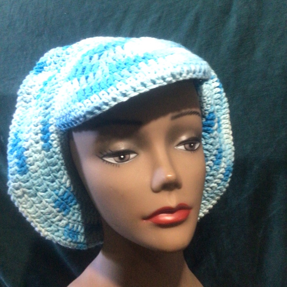 Handcrafted hat - Picture 2 of 3